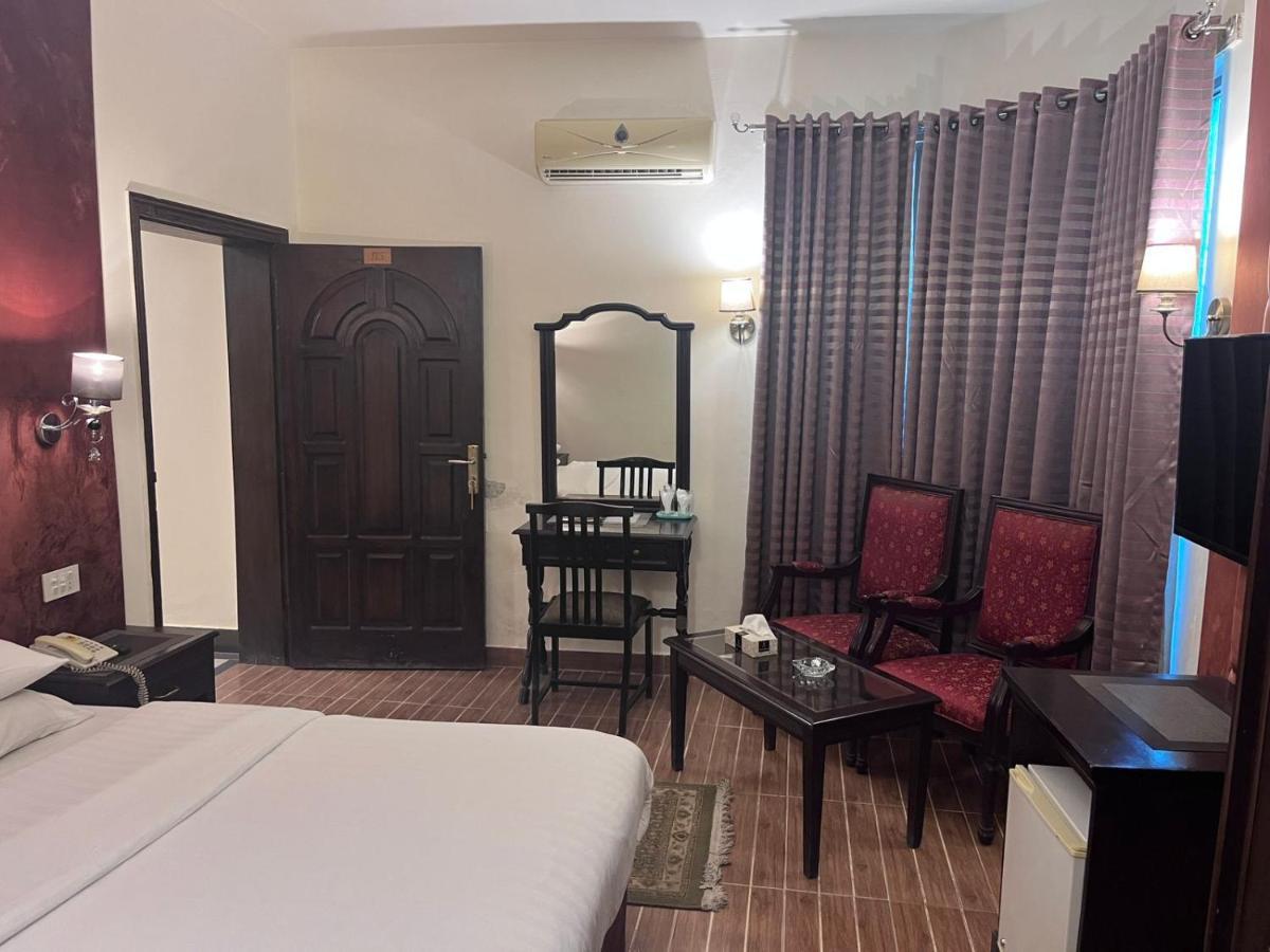 Shelton Hotel Rawalpindi Exteriör bild